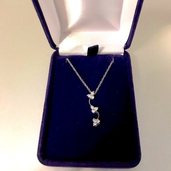 ITALIAN Sterling Silver Trio Lotus Necklace - Picture 2 of 7